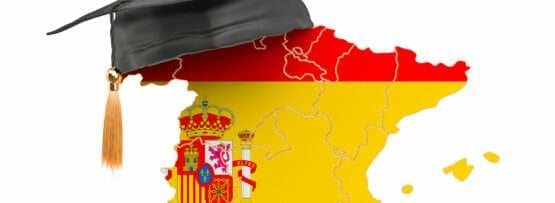 スペインの地図の上に卒業帽。