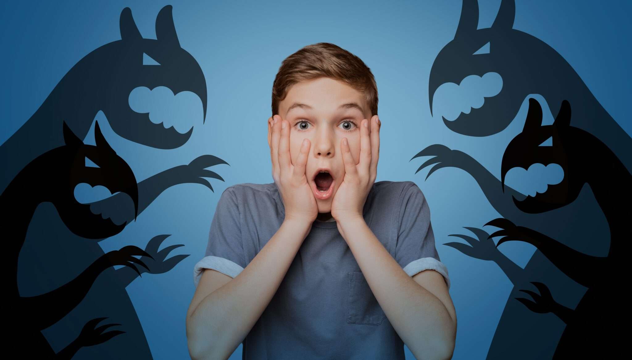 顔を悪魔の影で覆うスペインの少年。