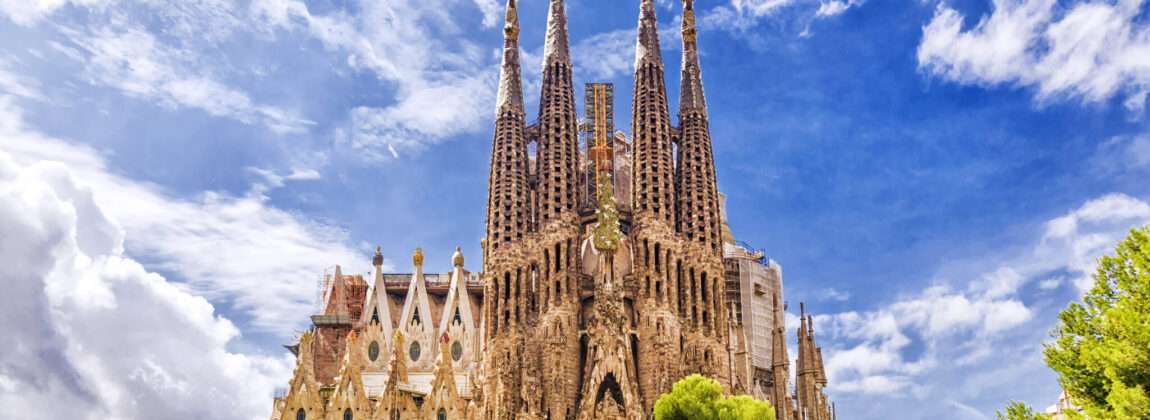 スペイン、バルセロナにあるサグラダ・ファミリア大聖堂。 スペイン、バルセロナにあるサグラダ・ファミリア大聖堂。