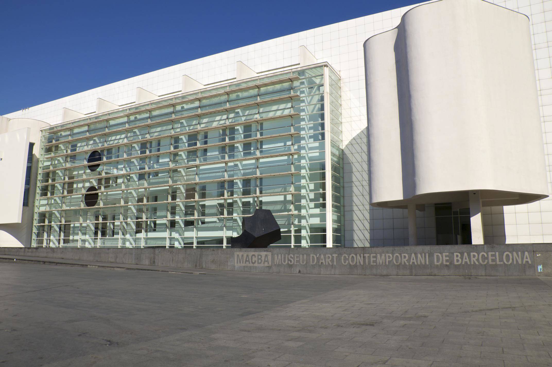 現代美術館は、スペインの全域に位置する。