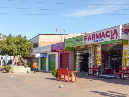 店の前のスペインの歩道。