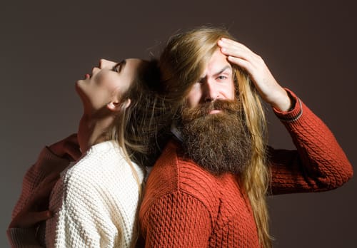 スペインから来た長い髪の女性とひげを生やした男性。
