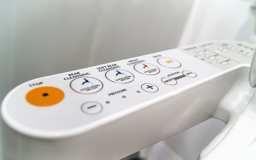 白い洗濯機の接写。