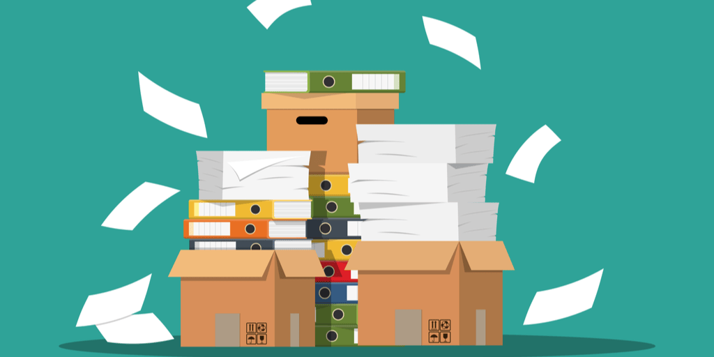 紙が落ちた箱の山（スペイン）。