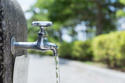 水が出てくるスペインの水栓。