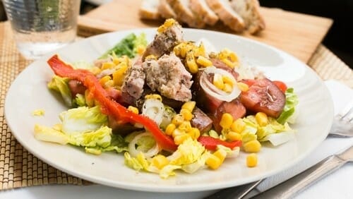 Appetizing,Mediterranean,Vegetable,Salad,With,Tuna