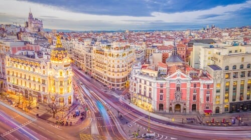 スペインの夕暮れ時のマドリード市。